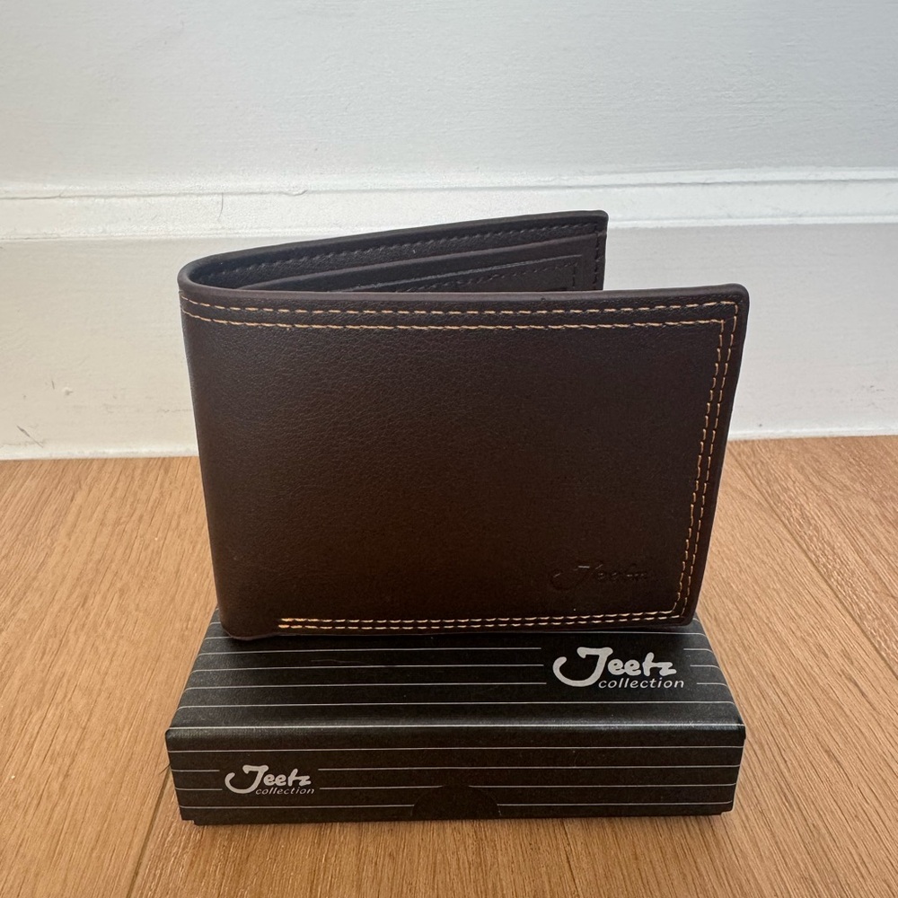 Jeetz Collection Bi-Fold Brown Faux Leather Mens Wallet NIB